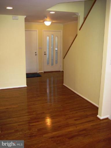 1999 Lakeport Way Reston, VA 20191 - Photo 3 of 21 Contemporary Lines