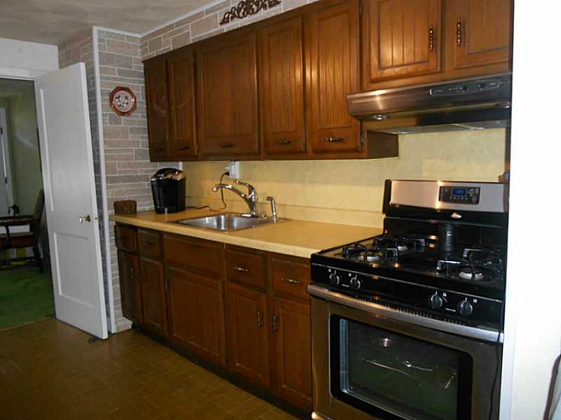 9 Grassy Plain Road Barrington, RI 02806 - Photo 6 of 14 Kitchen.