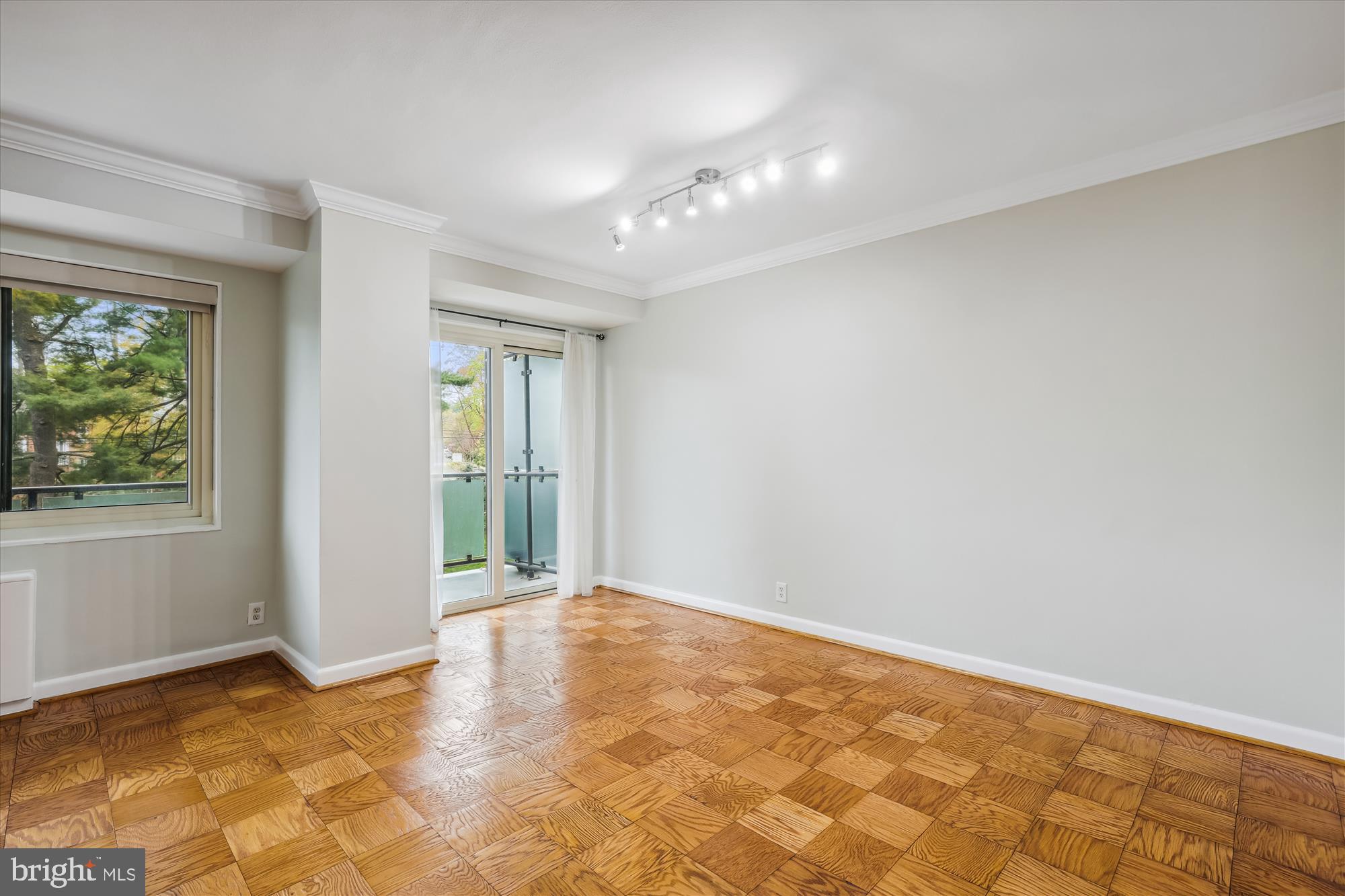 4201 Cathedral Avenue Northwest, Unit 507W Washington, DC 20016 - Photo 13 of 34 LR/DR