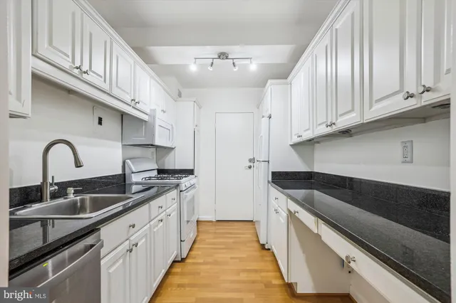 $315,000 | 4201 Cathedral Avenue Northwest, Unit 507W, Washington, DC 20016