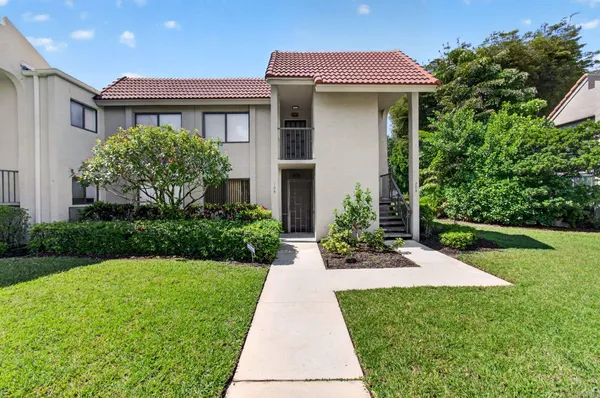 $275,000 | 5561 Fairway Park Drive, Unit 104, Boynton Beach, FL 33437