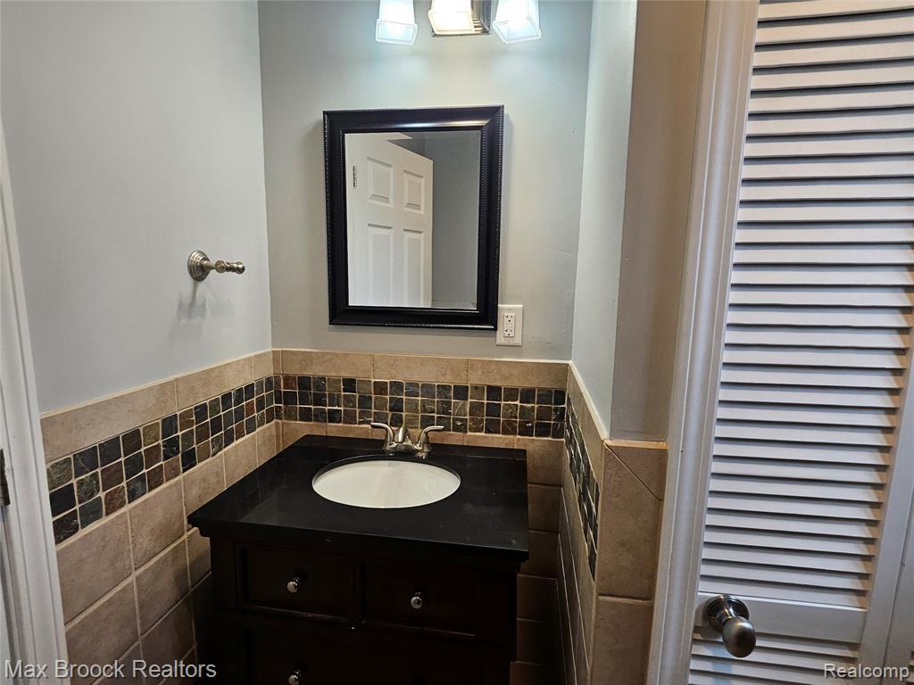 3221 Union Lake Road Commerce Township, MI 48382 - Photo 5 of 20