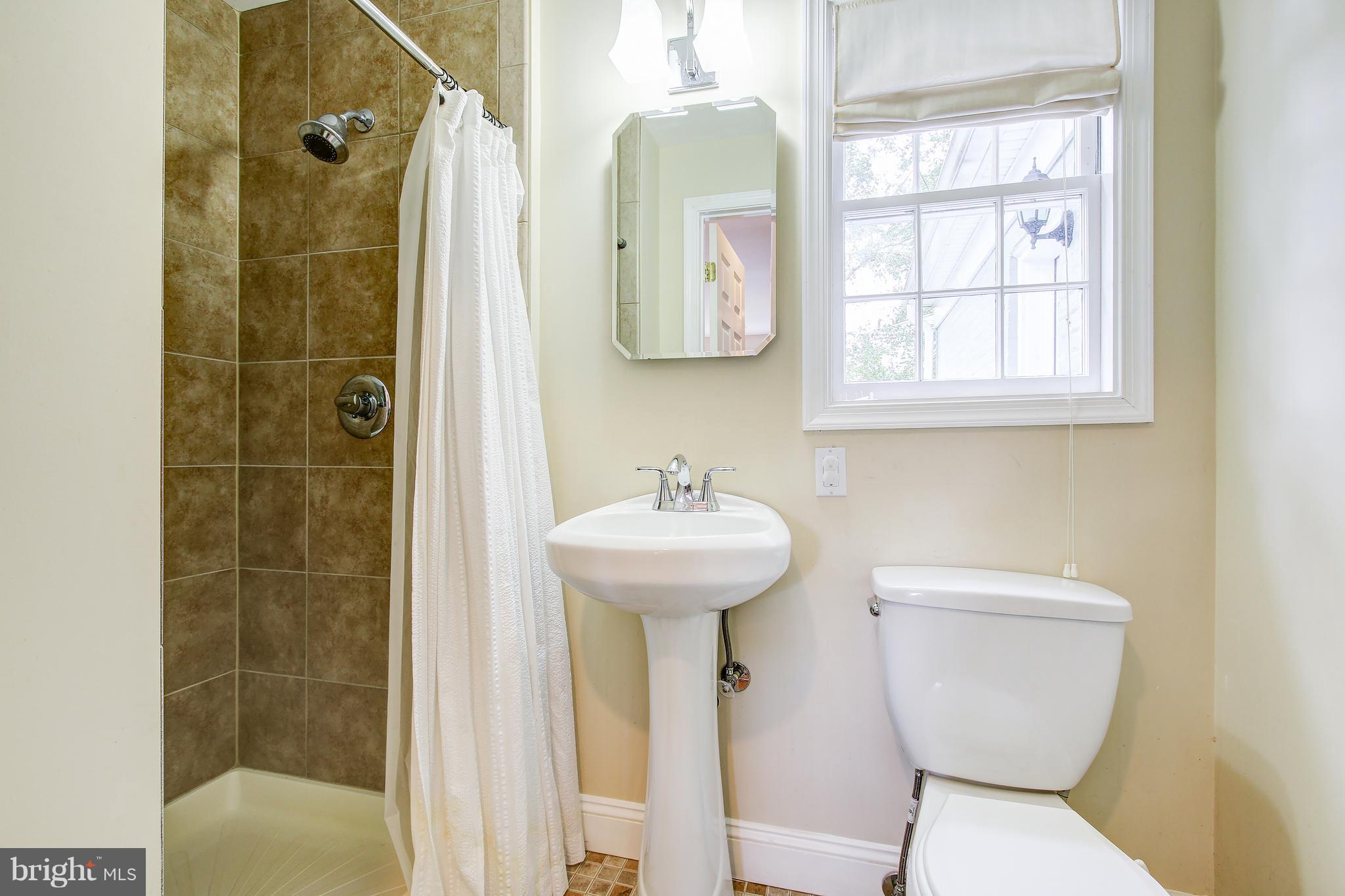 9912 Dallas Avenue Silver Spring, MD 20901 - Photo 14 of 30 Bath (Master)