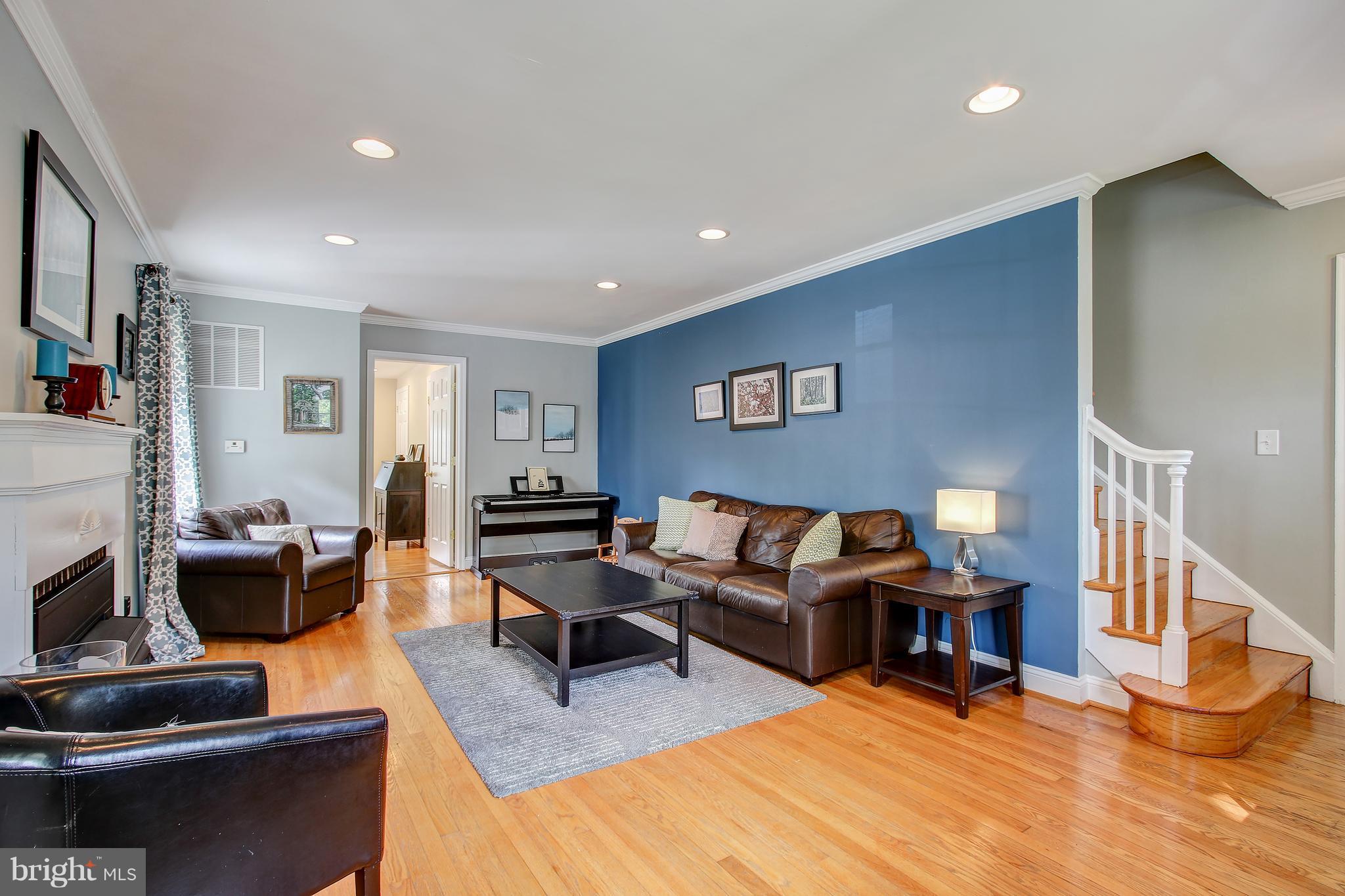 9912 Dallas Avenue Silver Spring, MD 20901 - Photo 4 of 30 Living Room