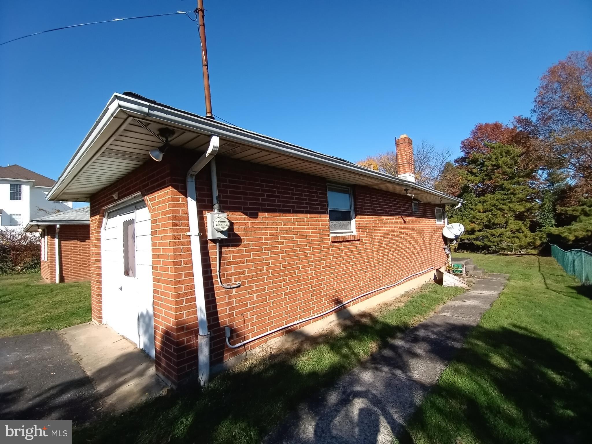 817 Welsh Road Philadelphia, PA 19115 - Photo 2 of 16