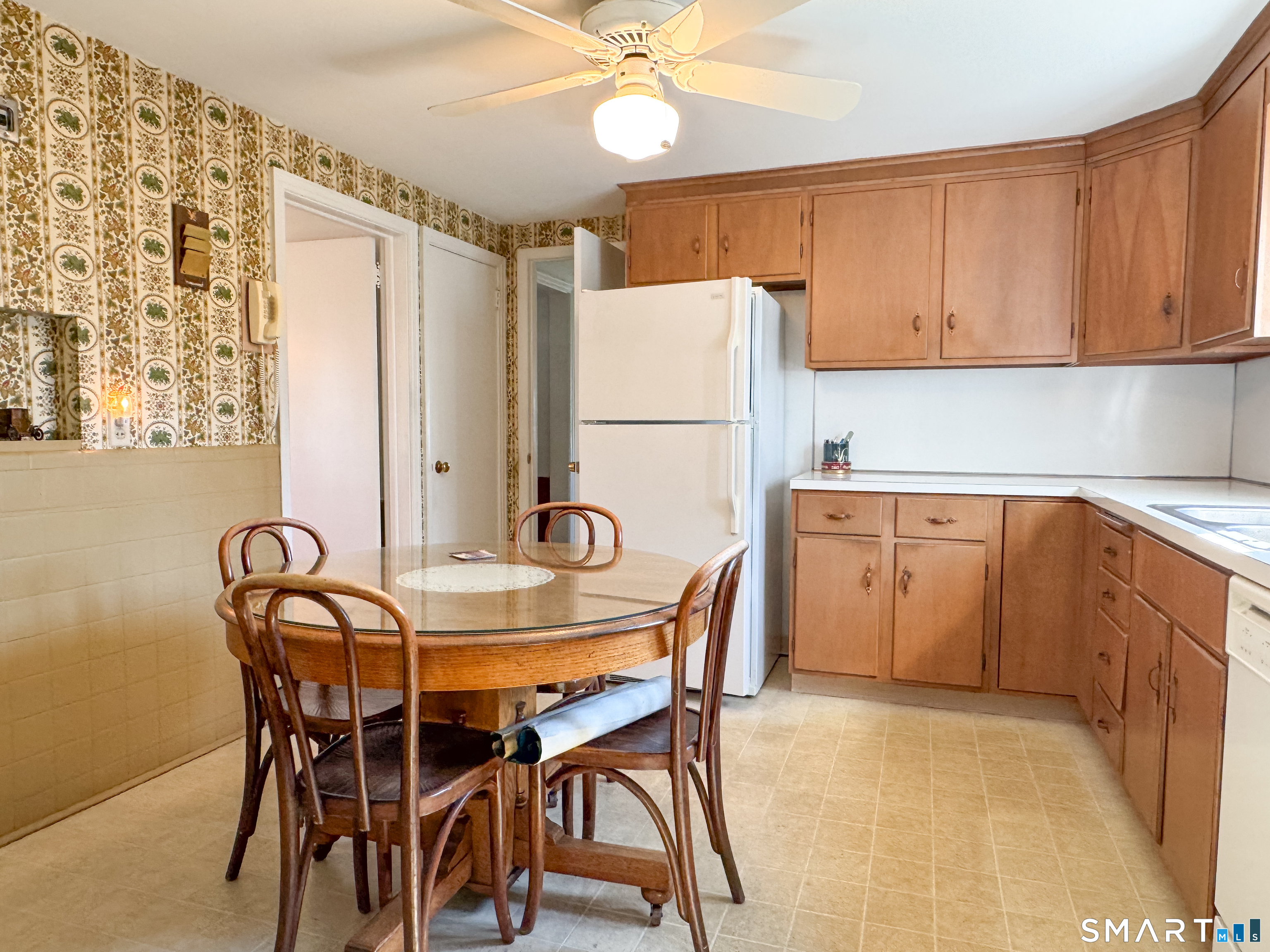 298 Murray Street Meriden, CT 06450 - Photo 15 of 40