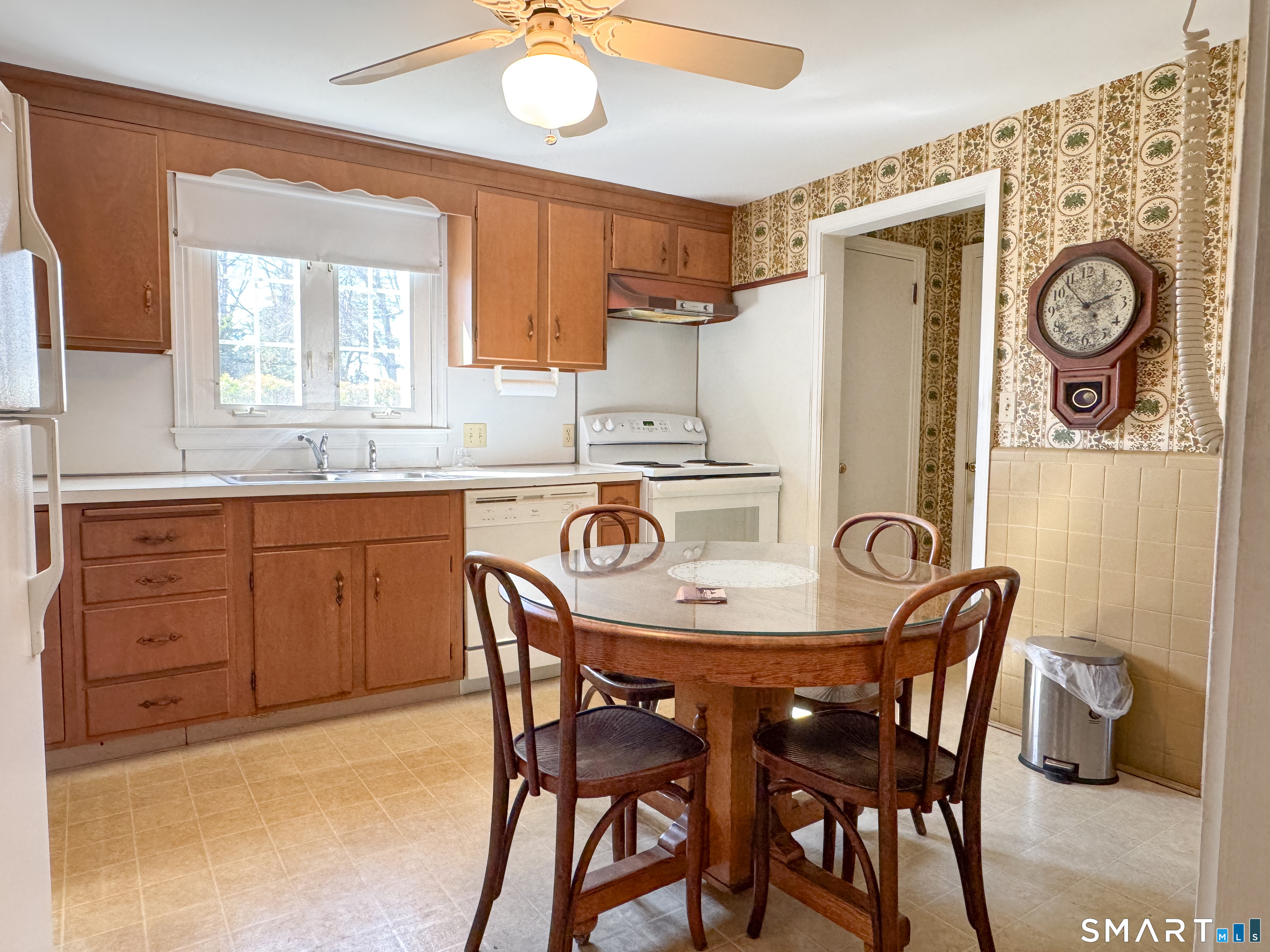 298 Murray Street Meriden, CT 06450 - Photo 16 of 40