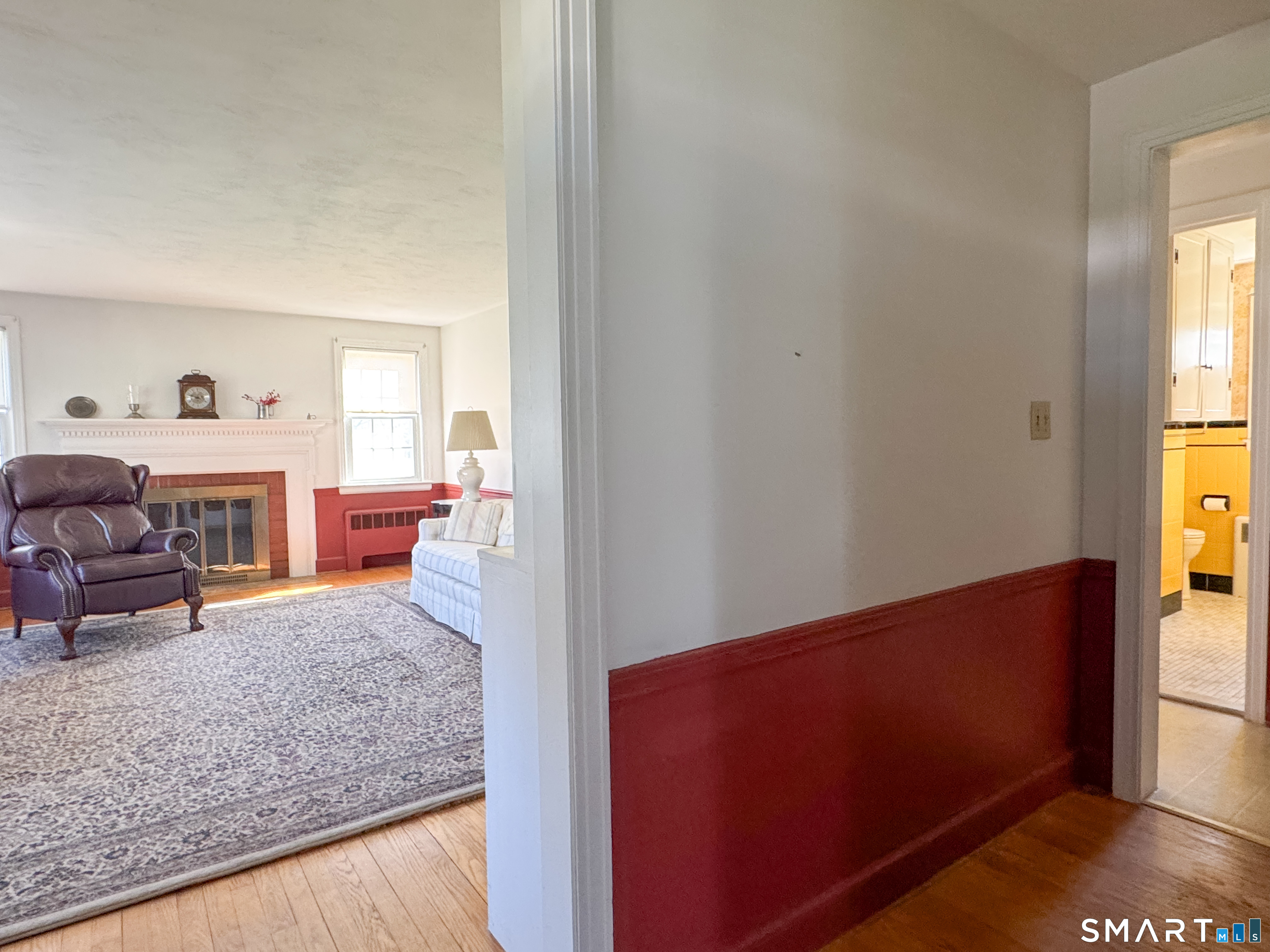 298 Murray Street Meriden, CT 06450 - Photo 5 of 40