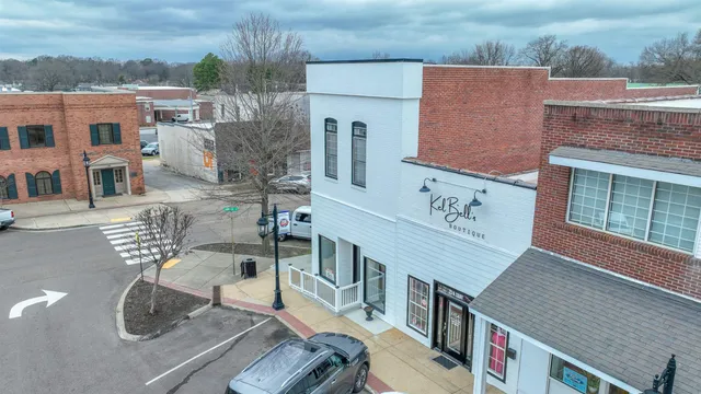 $1,000 | 25 North Ct Square, Brownsville, TN 38012