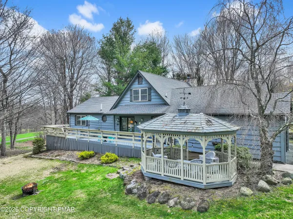 $575,000 | 33 Rockridge Road, Lake Harmony, PA 18624