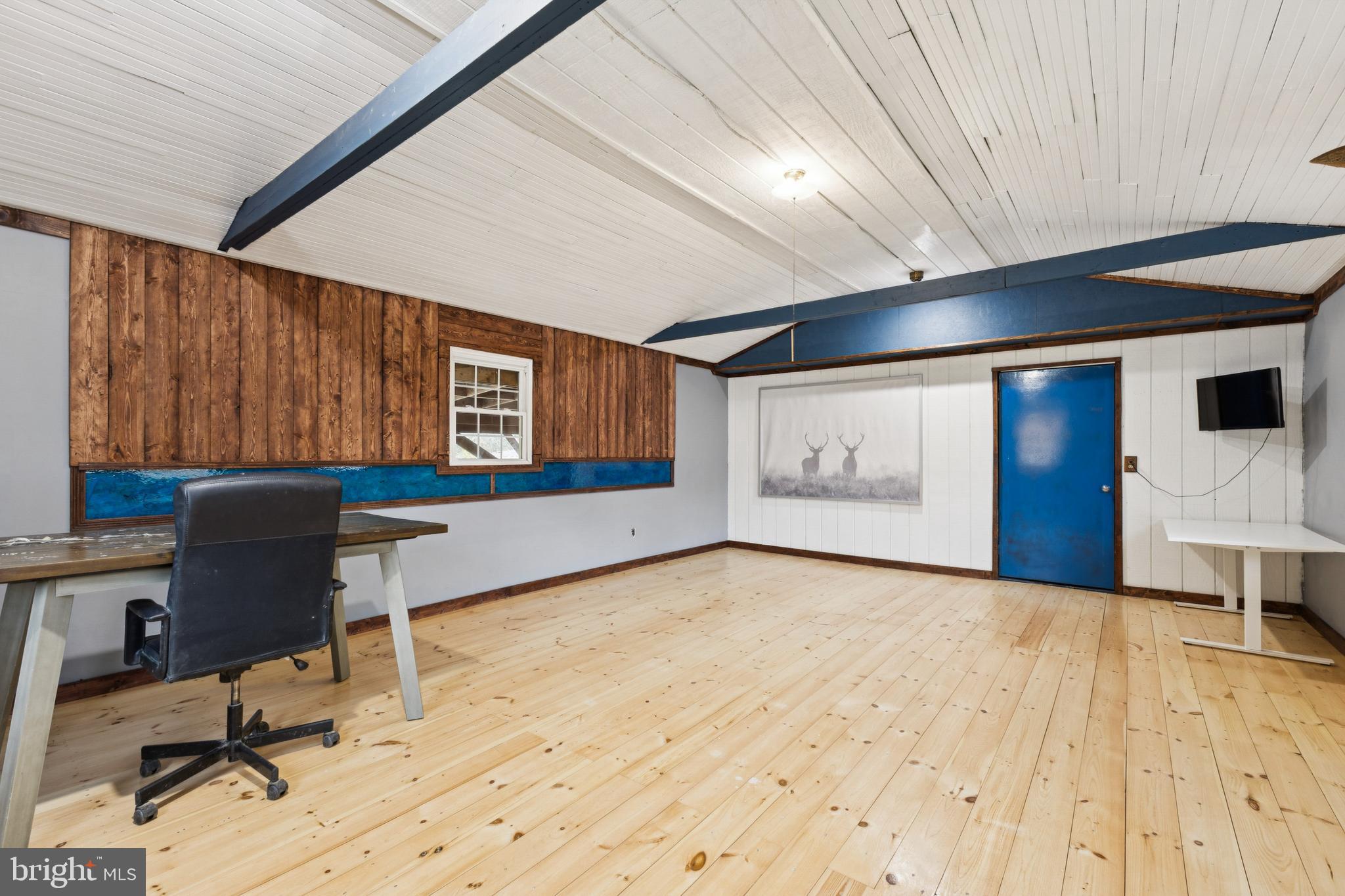 24530 Hollywood Road Hollywood, MD 20636 - Photo 35 of 40 a view of a livingroom with furniture and a workspace
