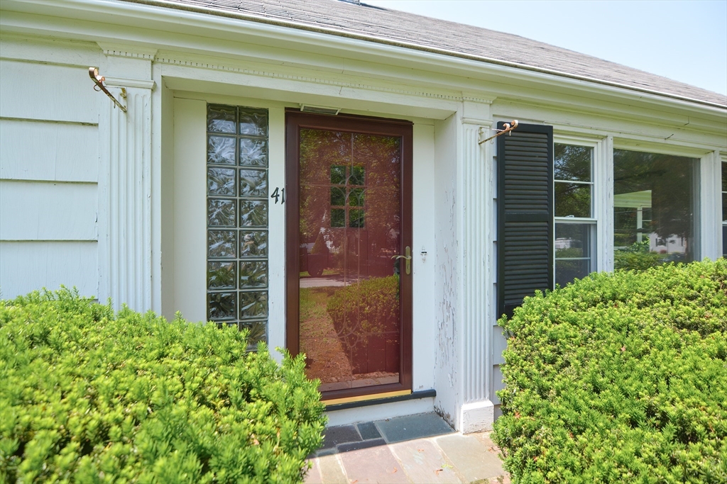 41 Russell Road Framingham, MA 01702 - Photo 3 of 36 Gallery Image 3