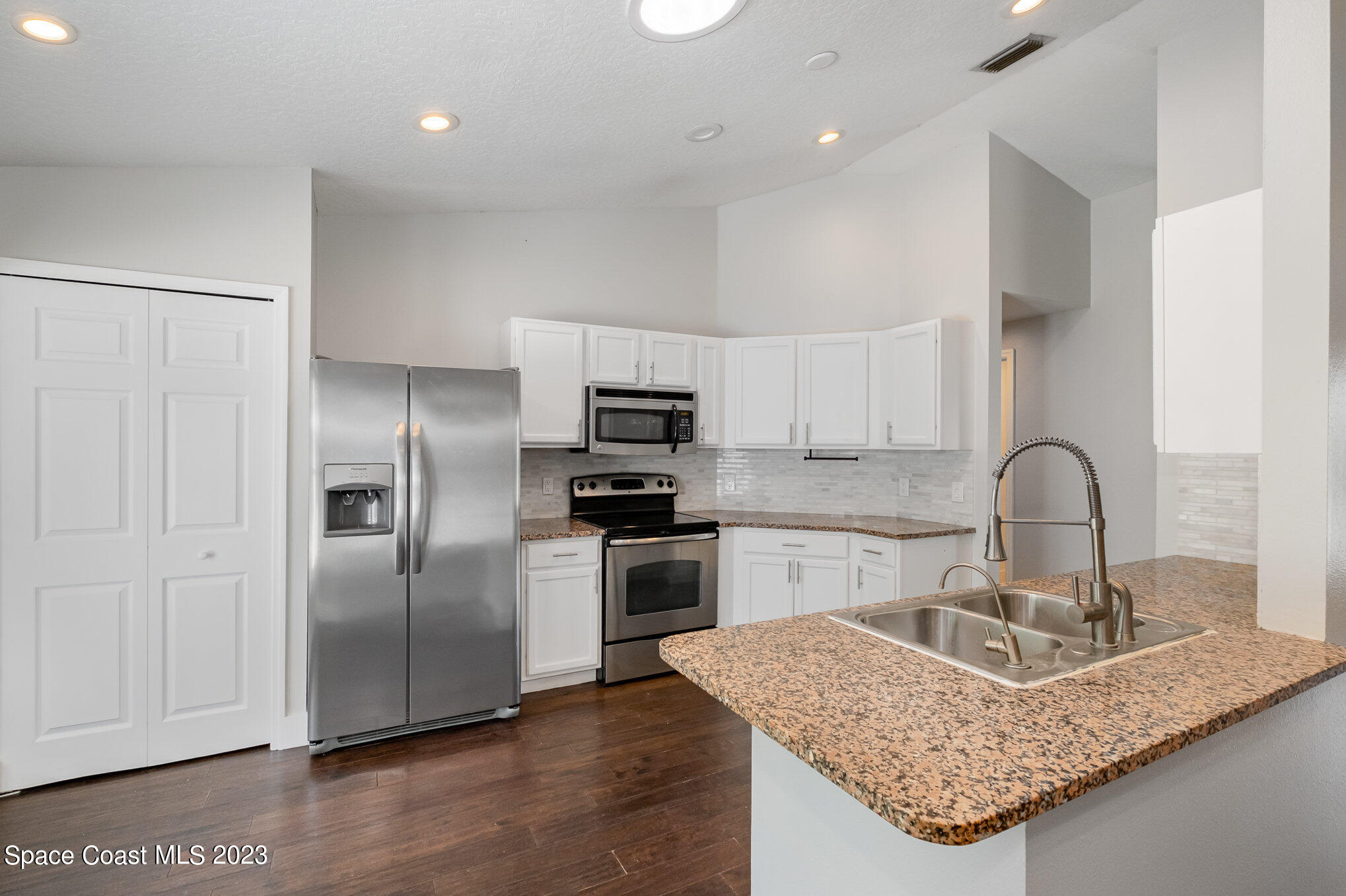 2852 Digby Road Southeast Palm Bay, FL 32909 - Photo 8 of 26 009_dscf0066-edit