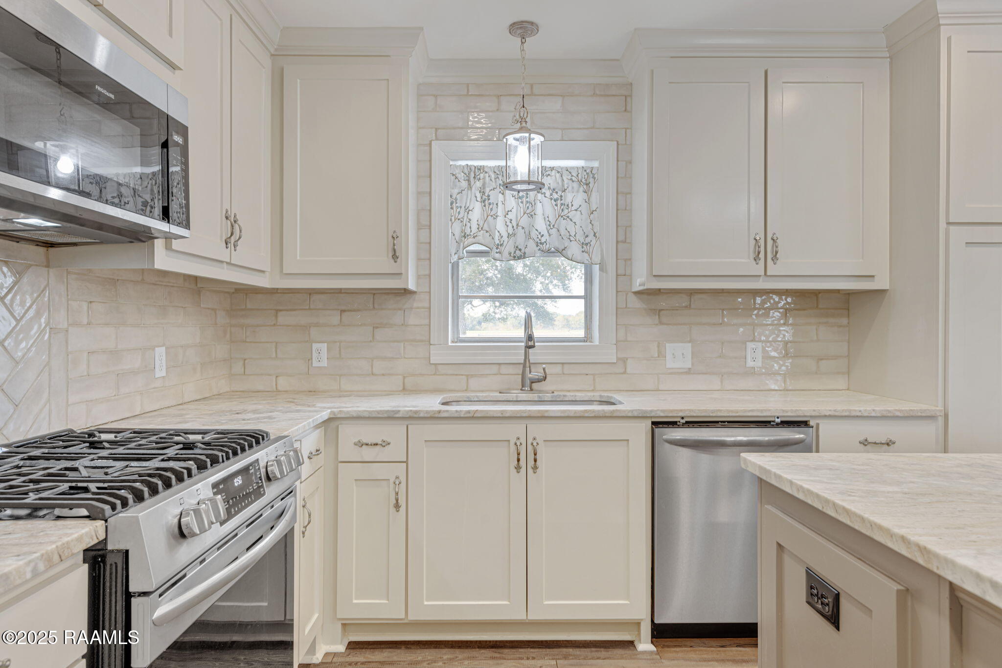 2132 Guillot Road Youngsville, LA 70592 - Photo 9 of 29 9-web-or-mls-2132 Guillot Rd-9