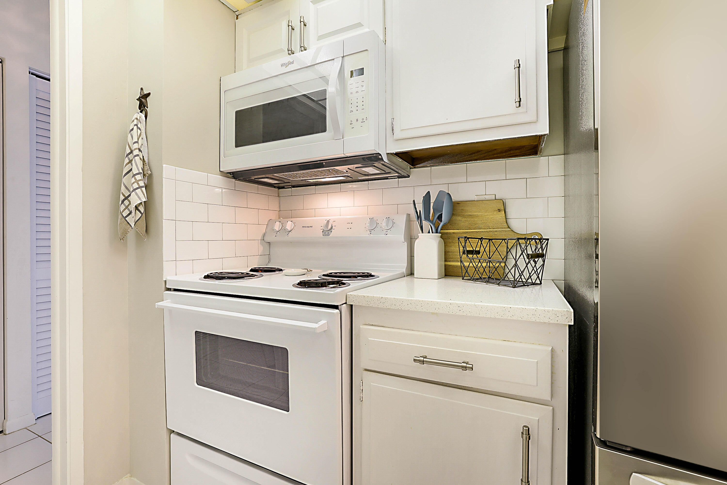 2121 North Ocean Boulevard, Unit 407W Boca Raton, FL 33431 - Photo 17 of 60 Kitchen