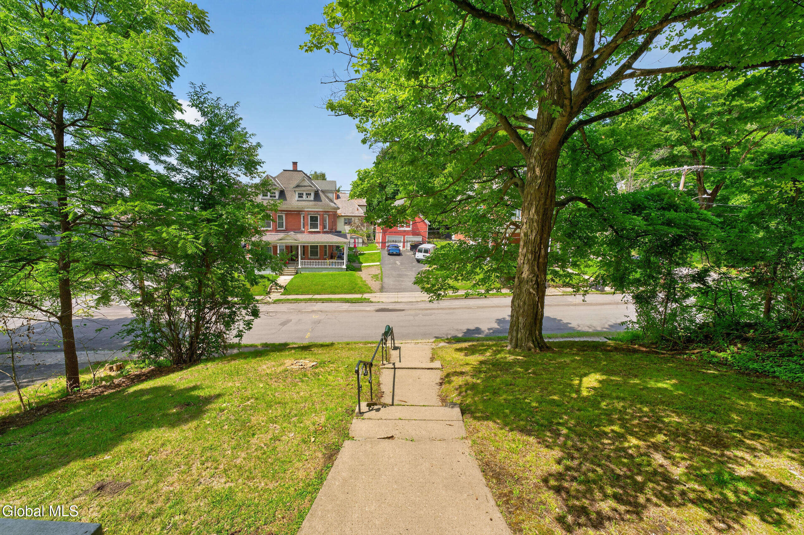 17 Northampton Road Amsterdam, NY 12010 - Photo 5 of 43 0 Front 5