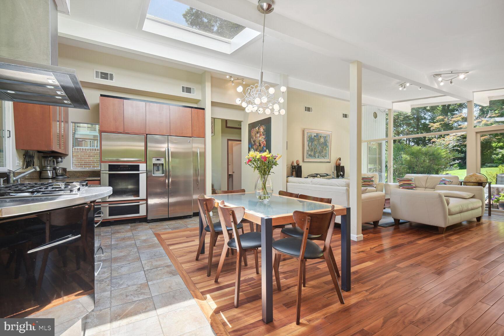 6765 Brigadoon Drive Bethesda, MD 20817 - Photo 9 of 30