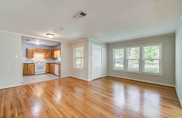 $2,295 | 5519 Huisache Street, Houston, TX 77081