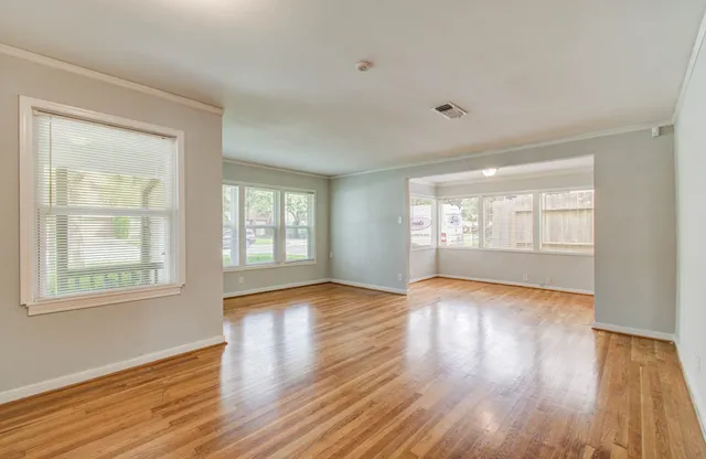 $2,295 | 5519 Huisache Street, Houston, TX 77081