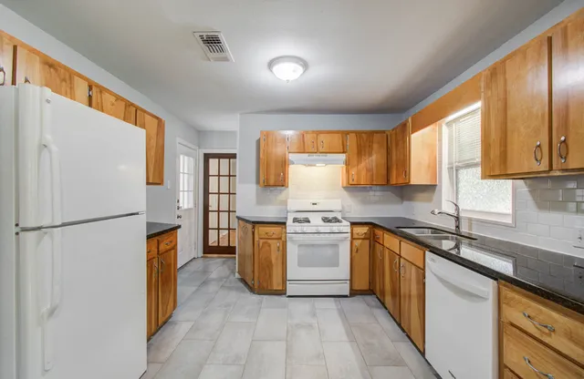 $2,295 | 5519 Huisache Street, Houston, TX 77081