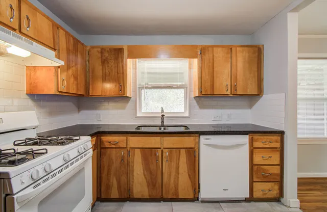 $2,295 | 5519 Huisache Street, Houston, TX 77081