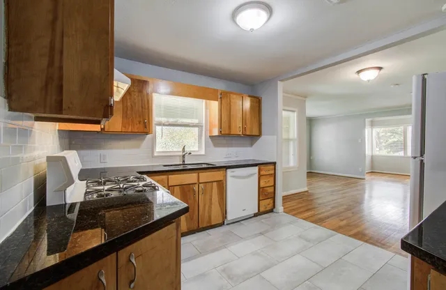 $2,295 | 5519 Huisache Street, Houston, TX 77081