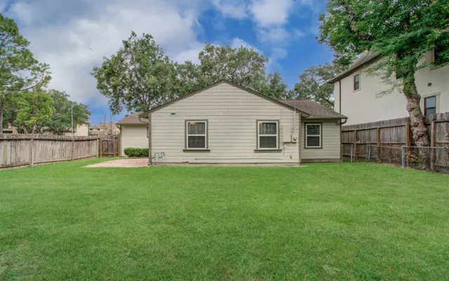 $2,295 | 5519 Huisache Street, Houston, TX 77081