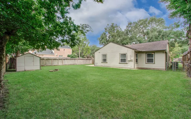 $2,295 | 5519 Huisache Street, Houston, TX 77081