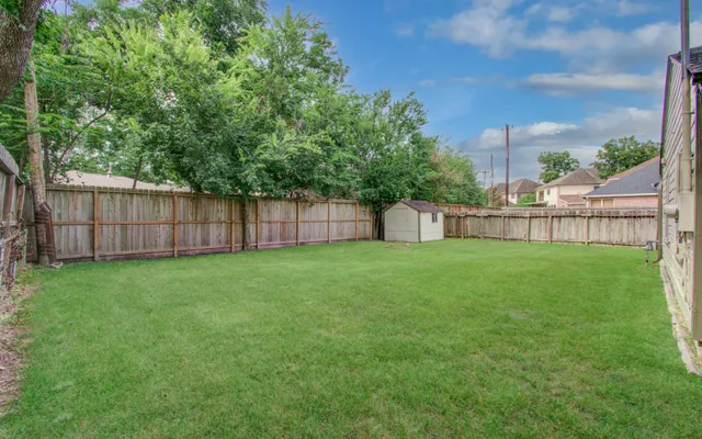 $2,295 | 5519 Huisache Street, Houston, TX 77081