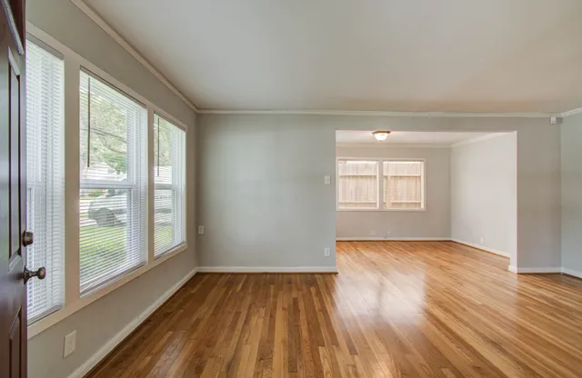 $2,295 | 5519 Huisache Street, Houston, TX 77081