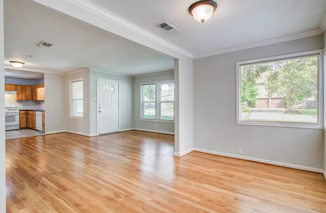 $2,295 | 5519 Huisache Street, Houston, TX 77081