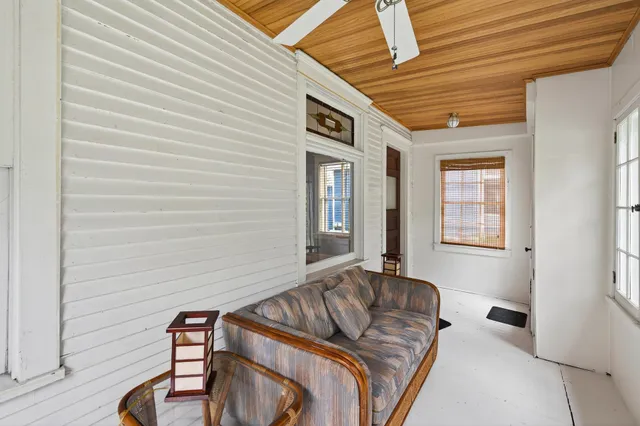 $250,000 | 1831 West Englewood Avenue, St. Paul, MN 55104