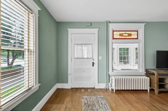 $250,000 | 1831 West Englewood Avenue, St. Paul, MN 55104