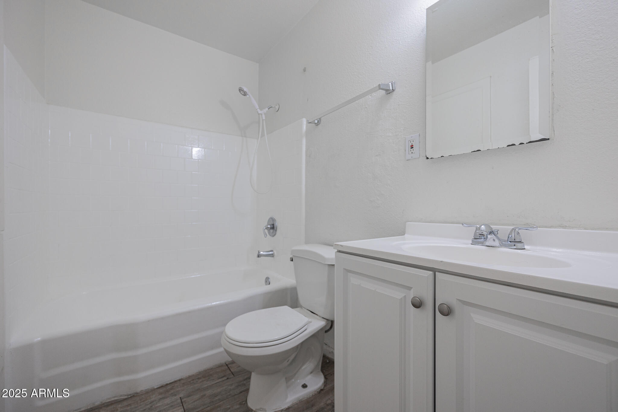 2139 West Devonshire Avenue, Unit 2 Phoenix, AZ 85015 - Photo 12 of 12 B33A0447