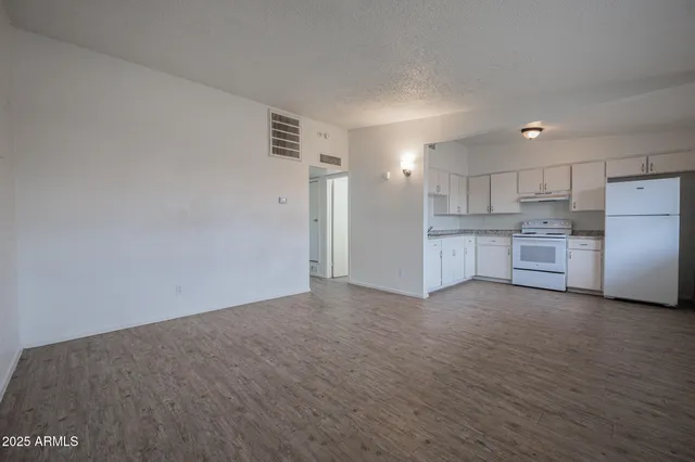 $895 | 2139 West Devonshire Avenue, Unit 2, Phoenix, AZ 85015