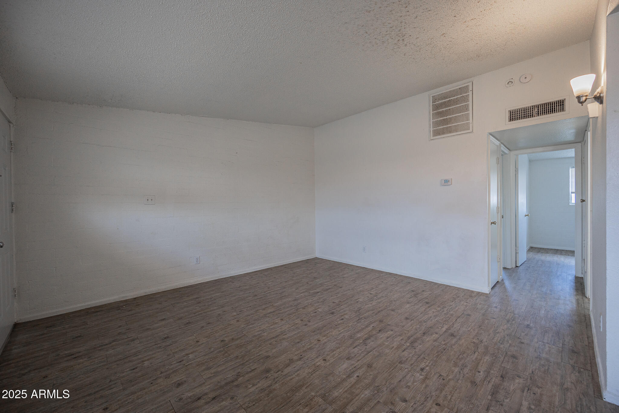 2139 West Devonshire Avenue, Unit 2 Phoenix, AZ 85015 - Photo 4 of 12 B33A0439