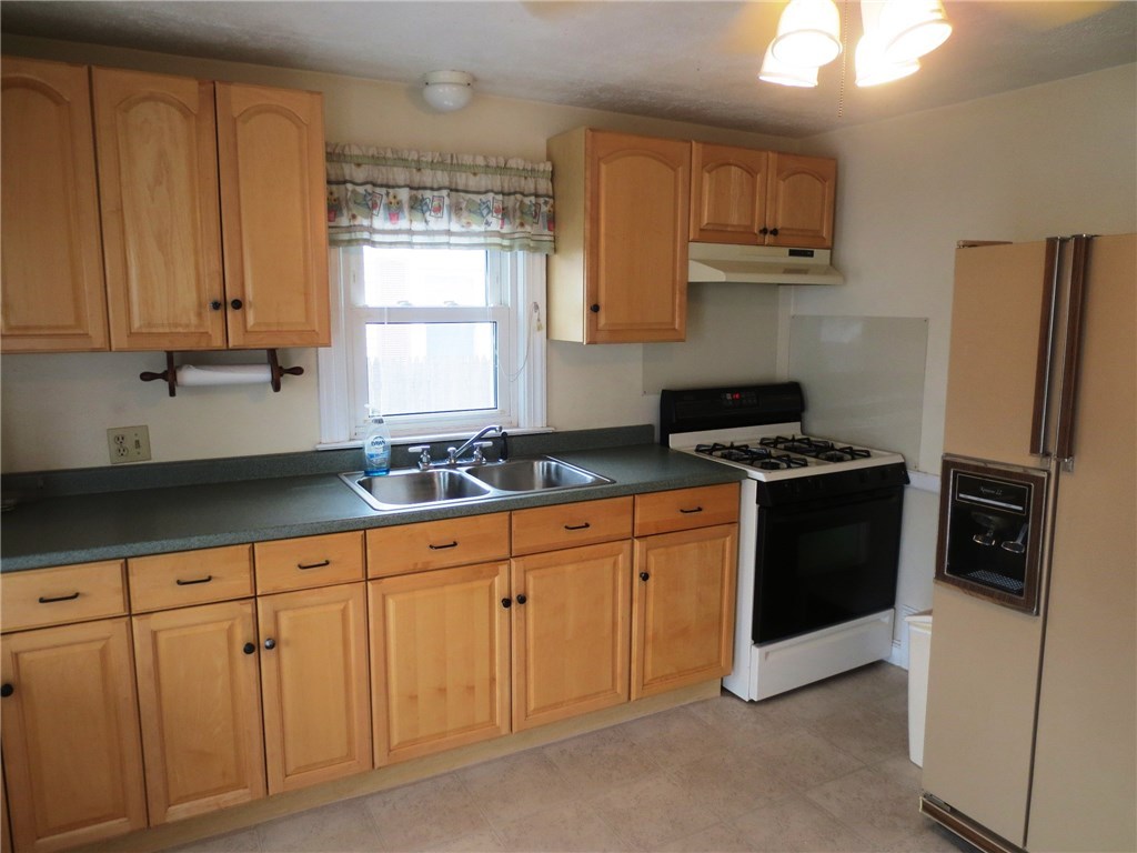 26 Woodhaven Road Pawtucket, RI 02861 - Photo 7 of 22 Gallery Image 7