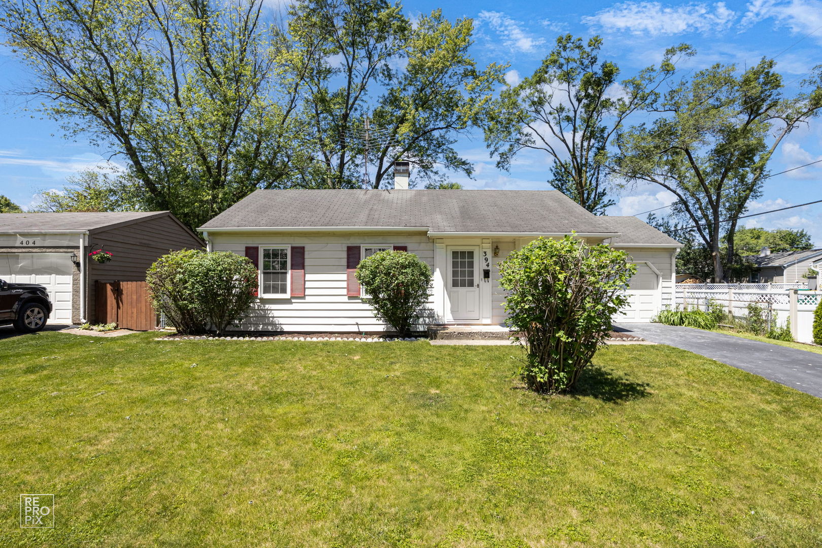 394 Glendale Road Buffalo Grove, IL 60089 - Photo 1 of 17 Gallery Image 1