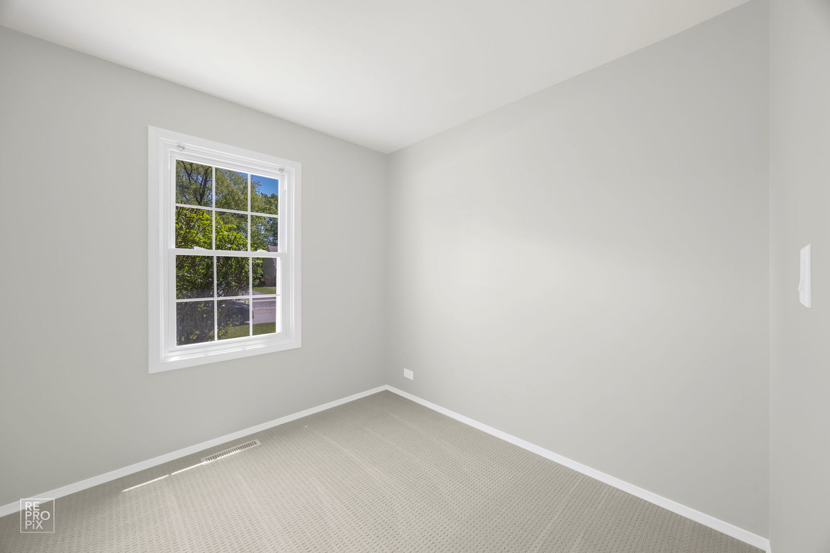 394 Glendale Road Buffalo Grove, IL 60089 - Photo 11 of 17 Gallery Image 11
