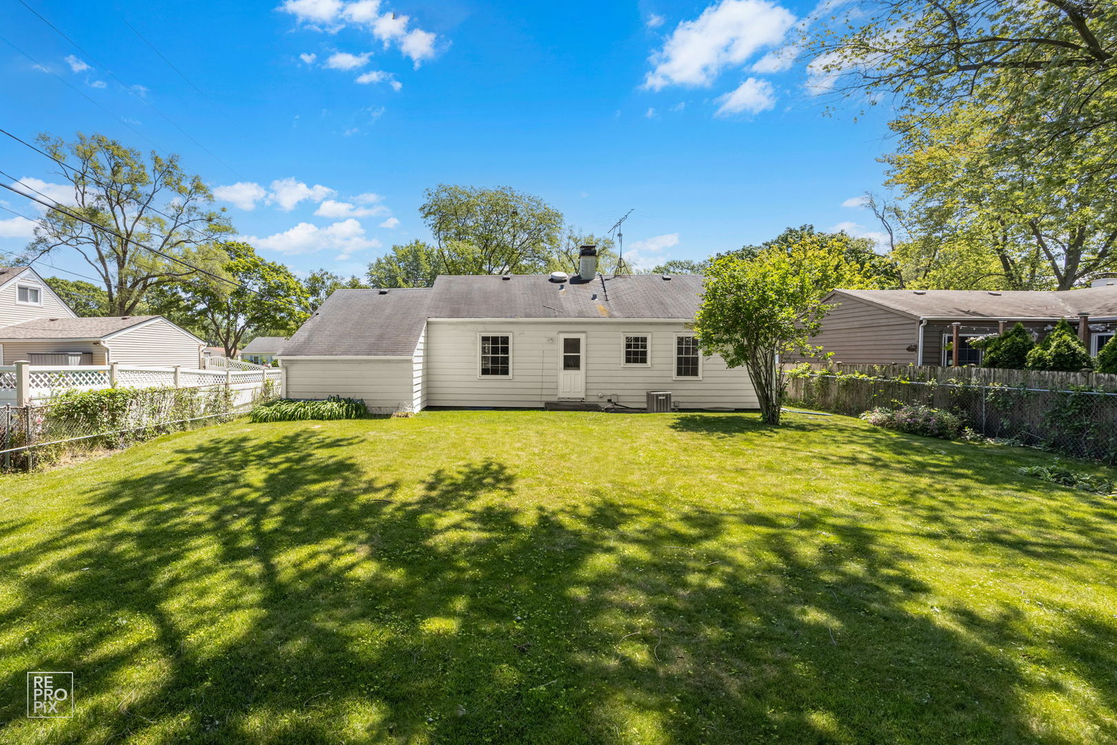 394 Glendale Road Buffalo Grove, IL 60089 - Photo 14 of 17 Gallery Image 14