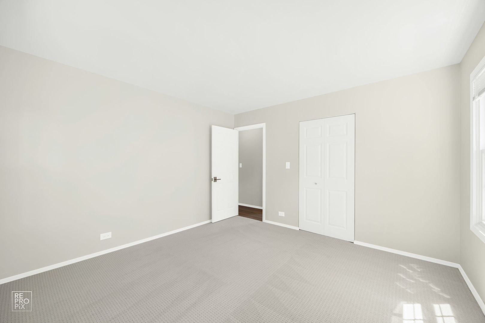 394 Glendale Road Buffalo Grove, IL 60089 - Photo 8 of 17 Gallery Image 8