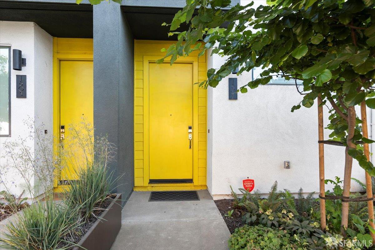 1807 16th Street Oakland, CA 94607 - Photo 29 of 45 a view of backyard and bathroom