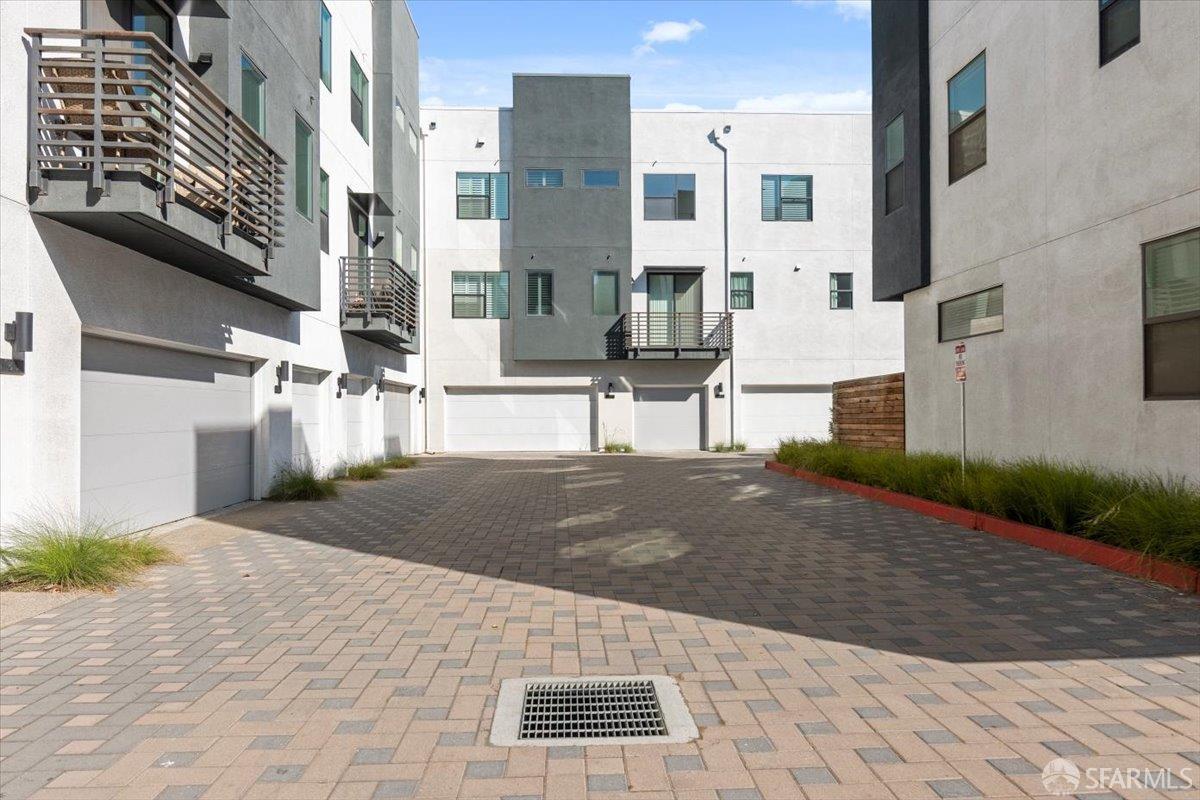 1807 16th Street Oakland, CA 94607 - Photo 34 of 45 a view of city with tall buildings