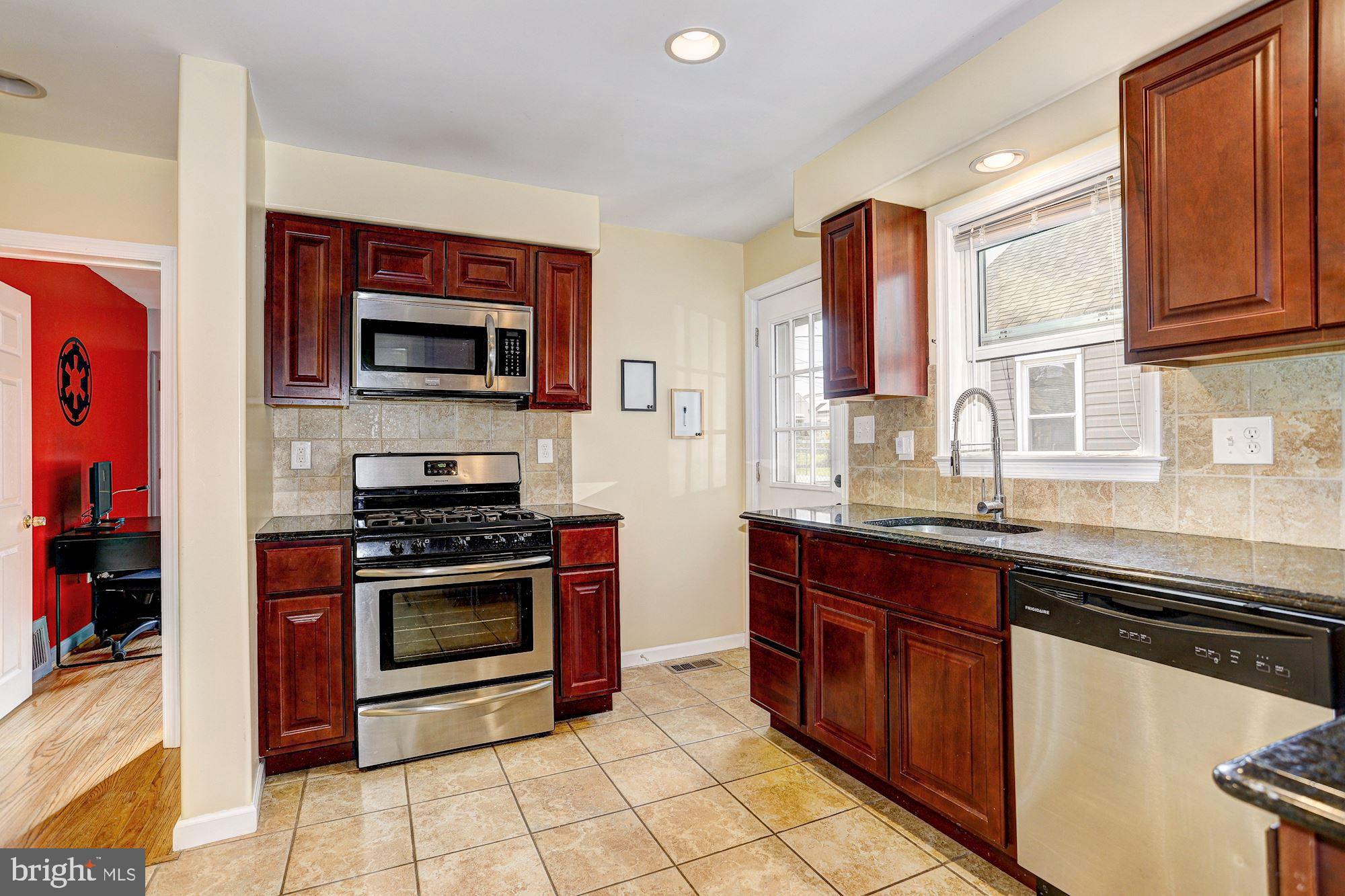 2725 Glendale Road Baltimore, MD 21234 - Photo 11 of 29 Kitchen