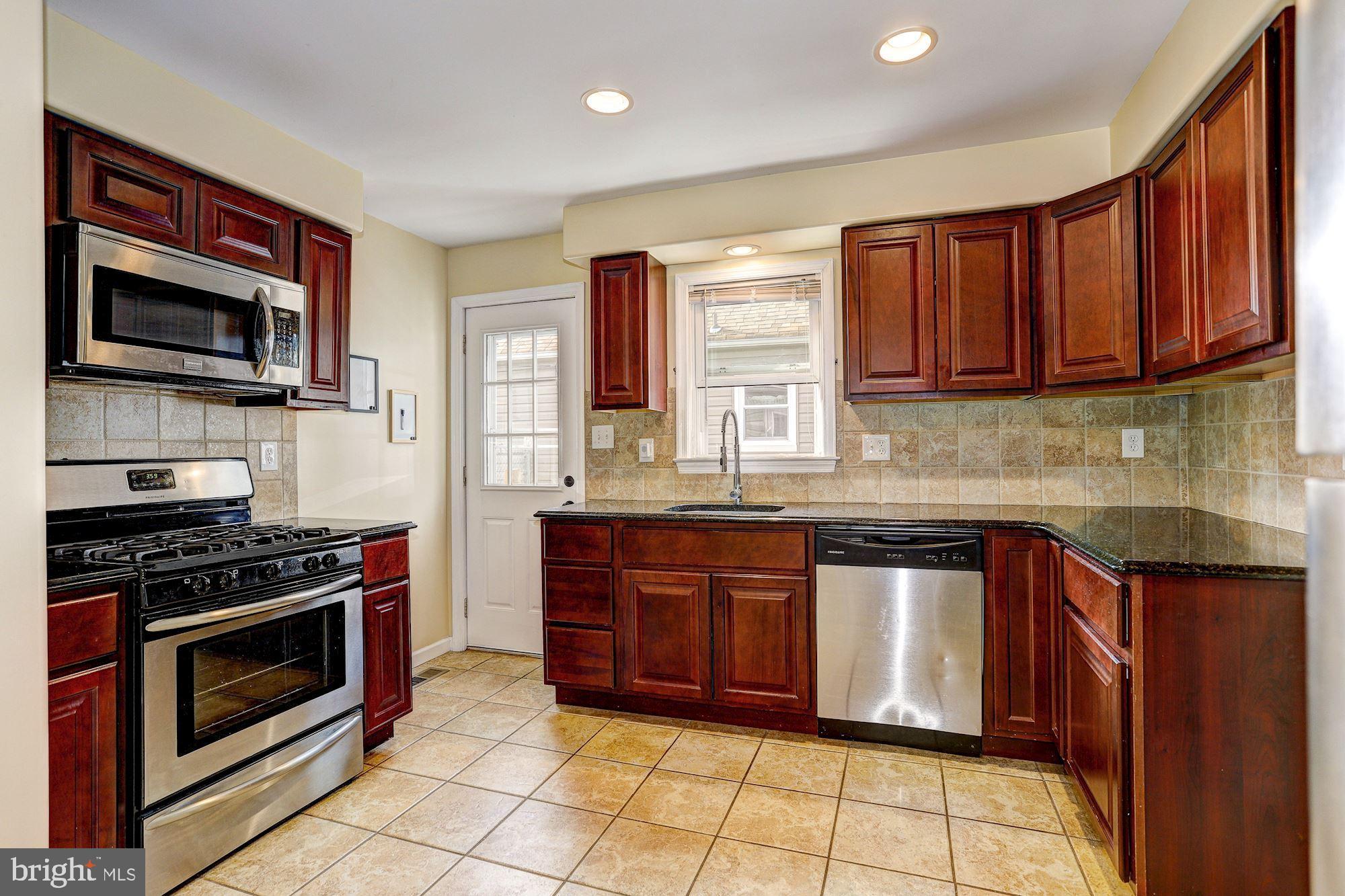 2725 Glendale Road Baltimore, MD 21234 - Photo 9 of 29 Kitchen