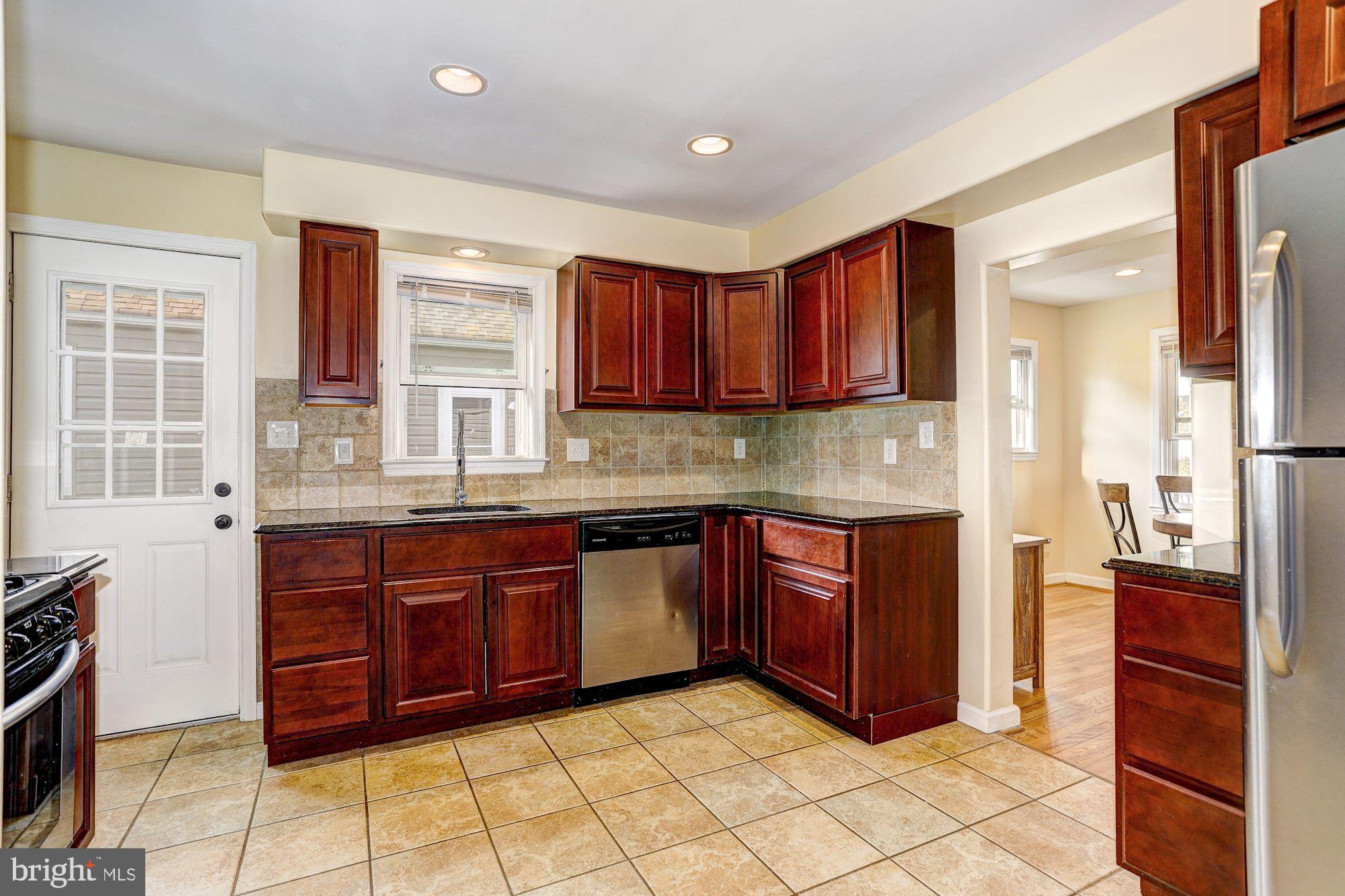 2725 Glendale Road Baltimore, MD 21234 - Photo 10 of 29 Kitchen