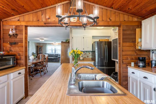 $195,000 | 11648 Trolley Line Road, Marion, IL 62959