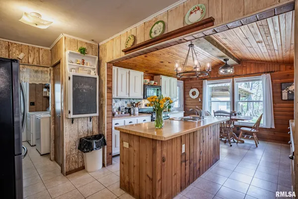 $195,000 | 11648 Trolley Line Road, Marion, IL 62959