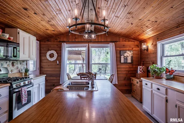 $195,000 | 11648 Trolley Line Road, Marion, IL 62959