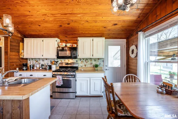 $195,000 | 11648 Trolley Line Road, Marion, IL 62959